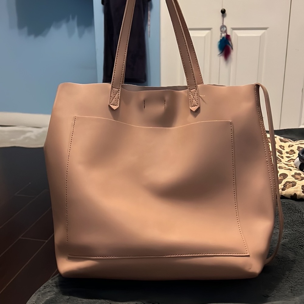 Light pink tote from Muji with bag organizer